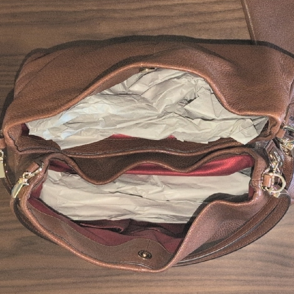 Elegant Brown Leather Shoulder Bag - Picture 2 of 3